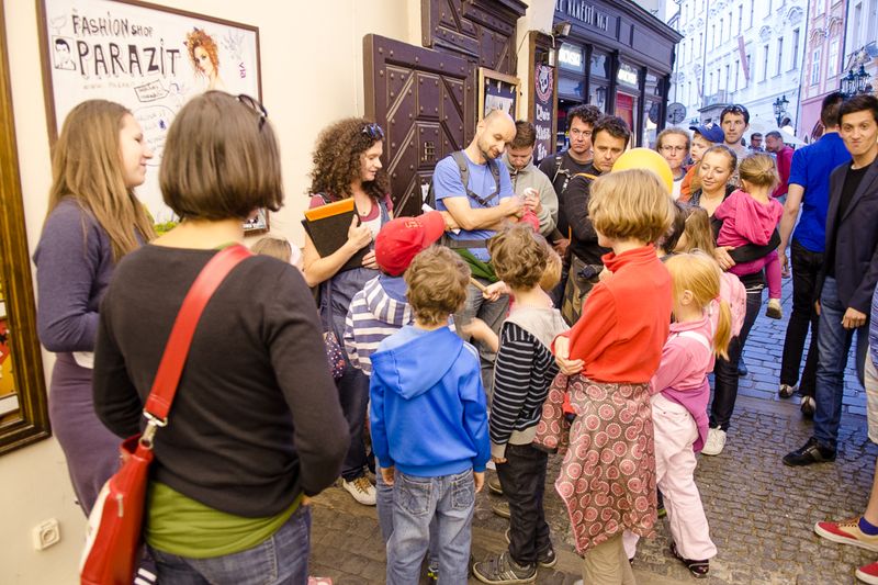 Vycházky Prahou – Stověžaté příběhy